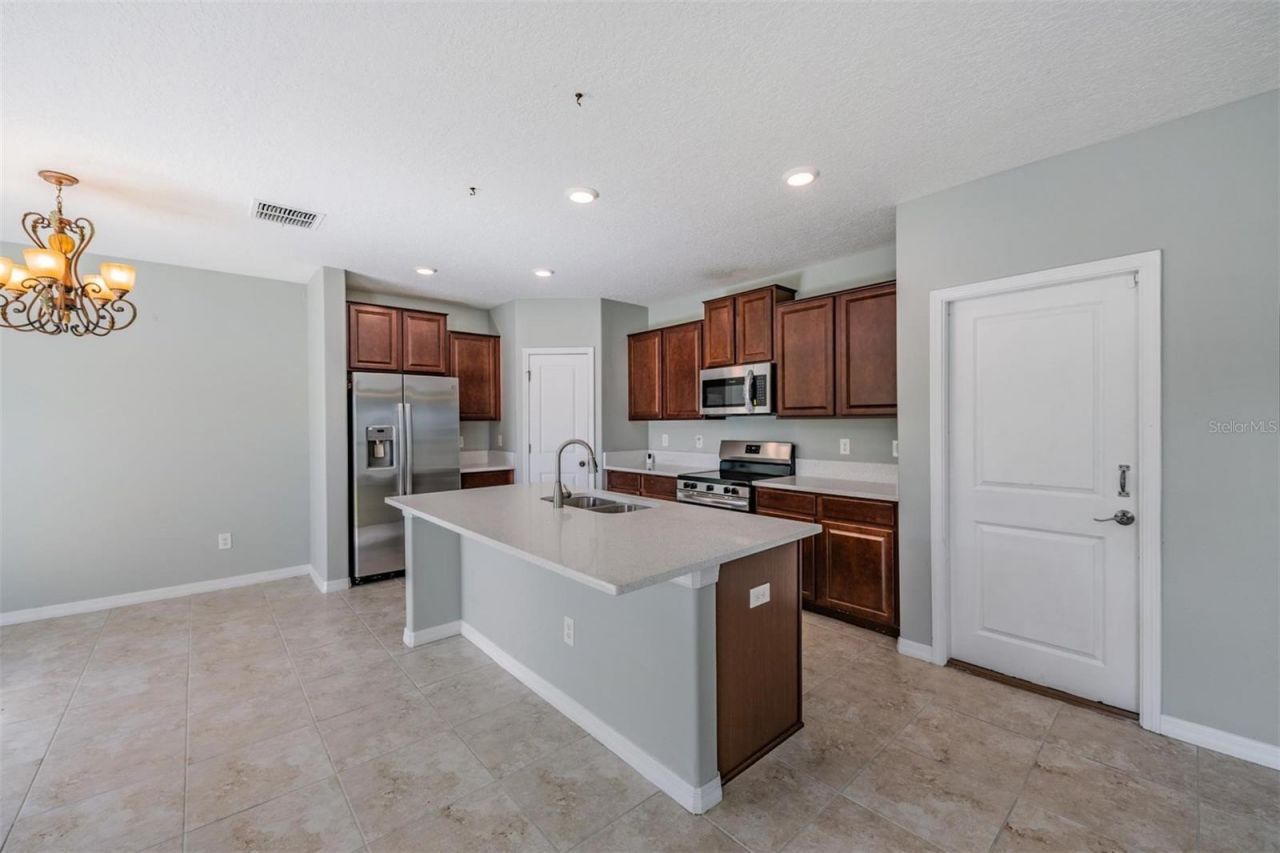 253 Cascade Bend Drive , Ruskin, FL 33570 Photo