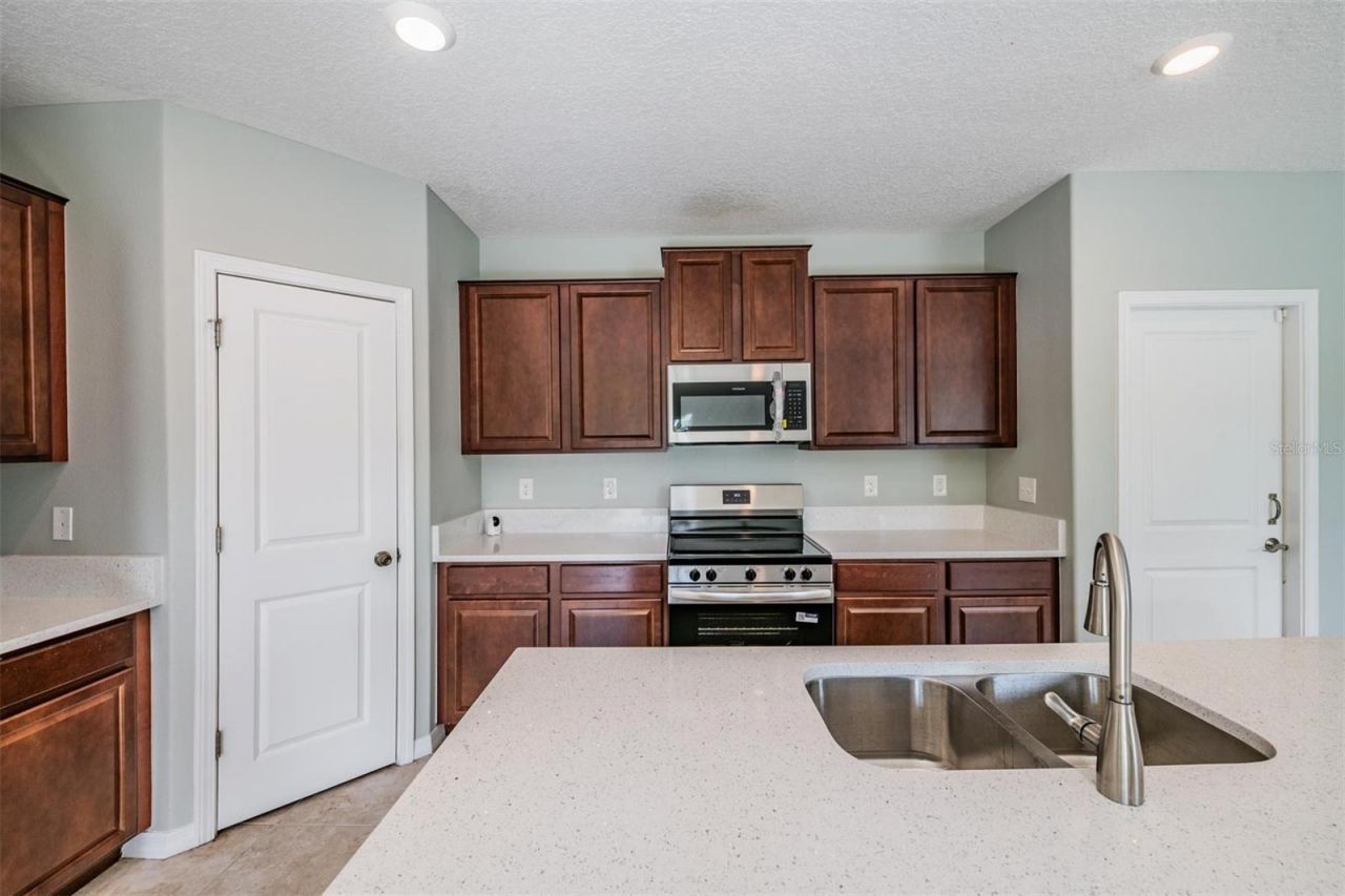 253 Cascade Bend Drive , Ruskin, FL 33570 Photo