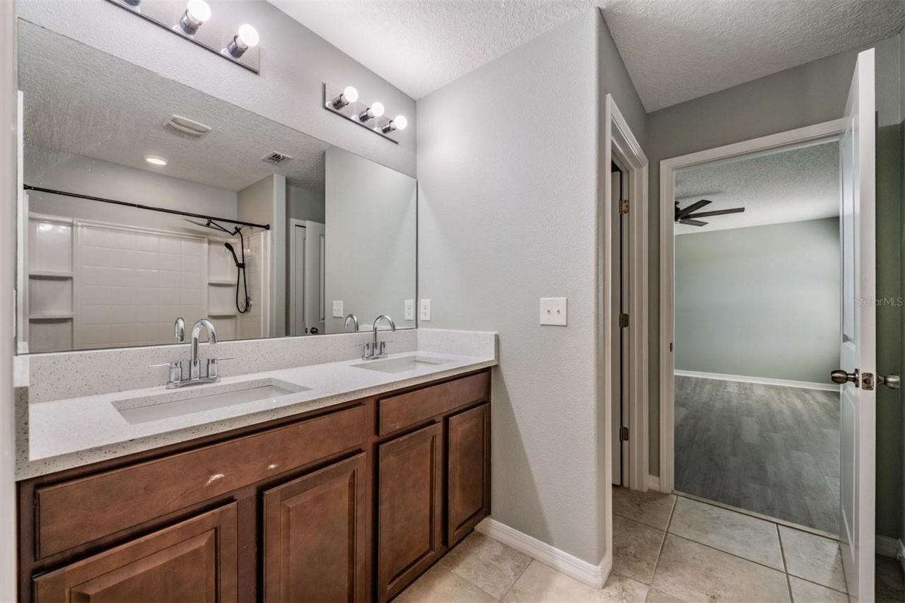 253 Cascade Bend Drive , Ruskin, FL 33570 Photo