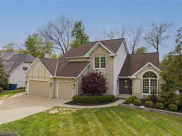 18964 Bears Paw Lane , Strongsville, OH 44136