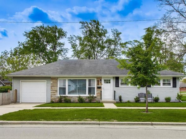 321 N Fairview Avenue , Mount Prospect, IL 60056