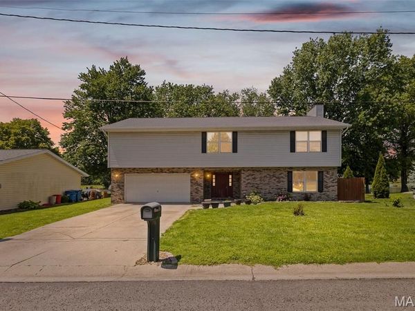 85 Sunray Drive , Highland, IL 62249