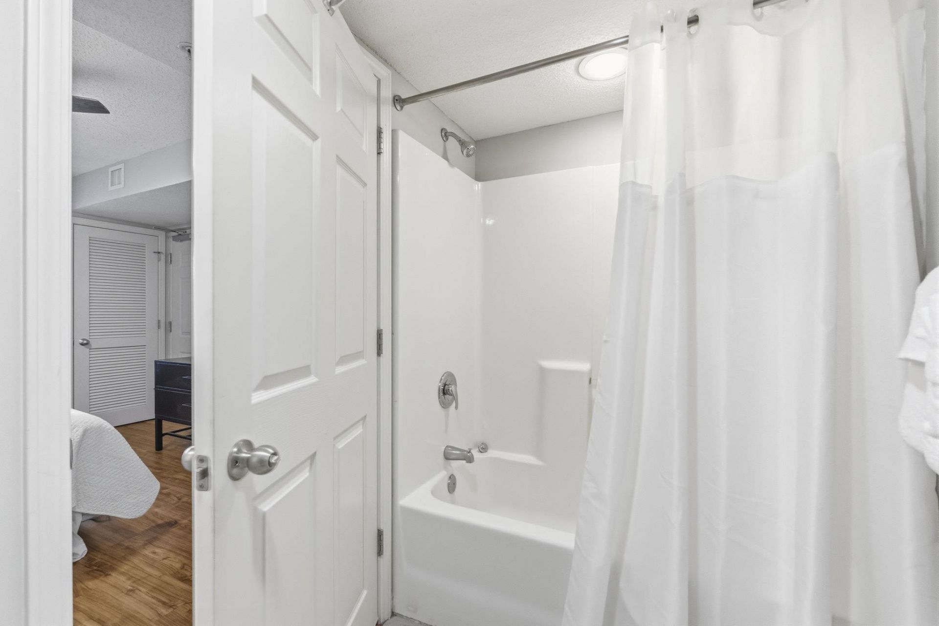 2151 Bridge View Ct. Photo 5