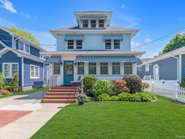 40 Rockville Avenue, Rockville Centre, NY 11570
