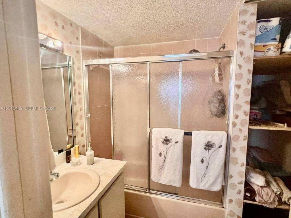 1460 N 43rd Pl, Unit 106, Hialeah, FL 33012 Photo