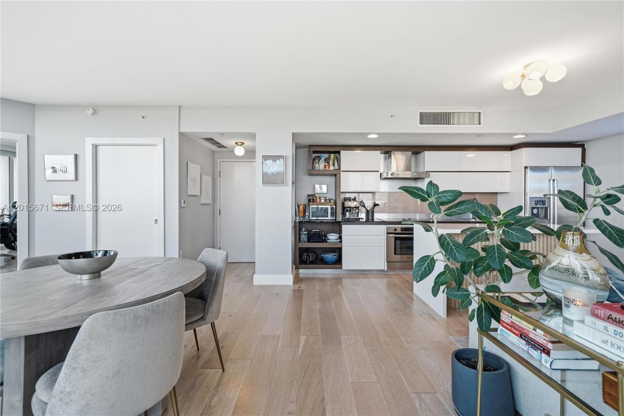 2155 Washington Ct, Unit 507, Miami Beach, FL 33139 Photo