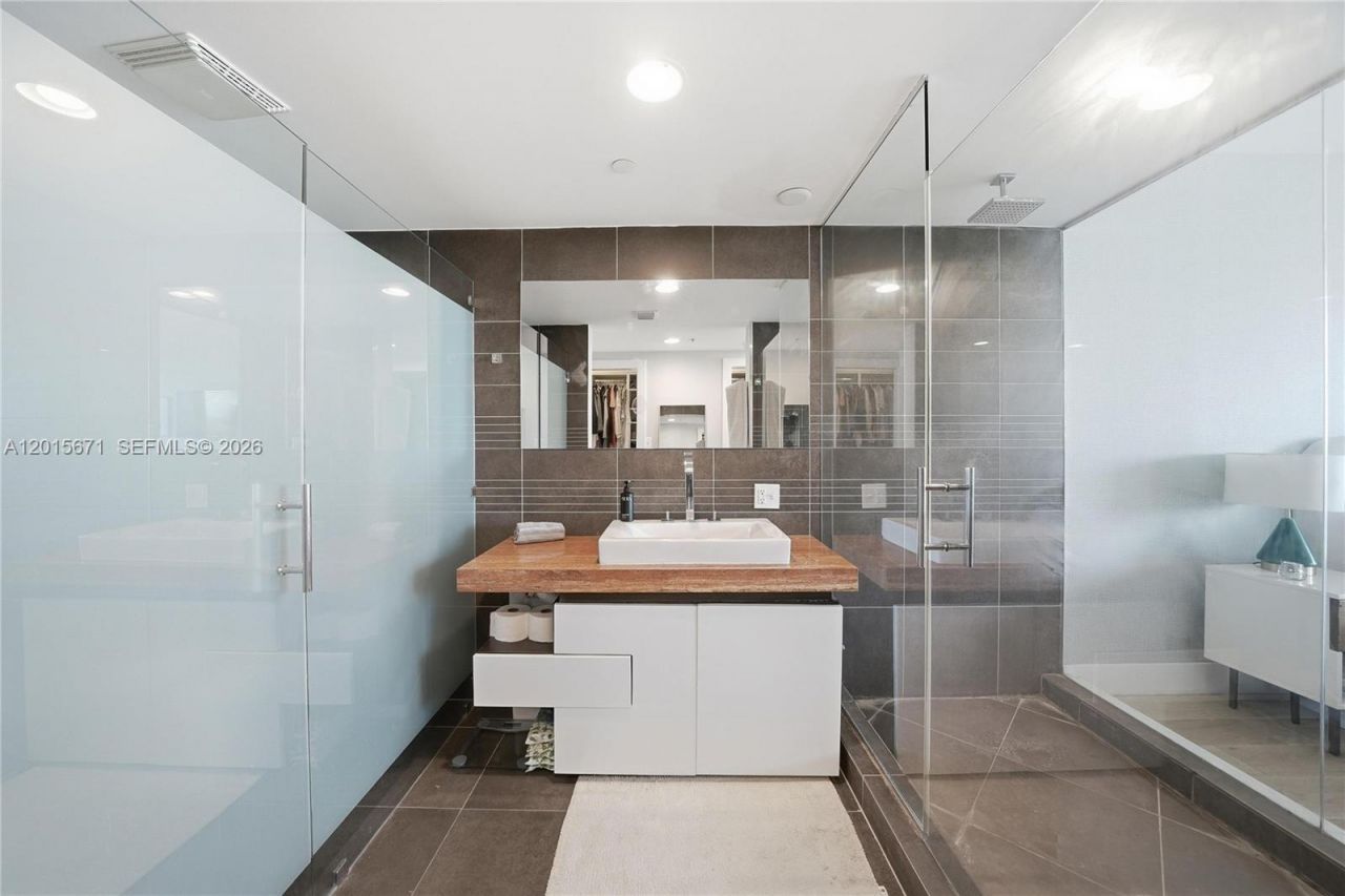 2155 Washington Ct, Unit 507, Miami Beach, FL 33139 Photo