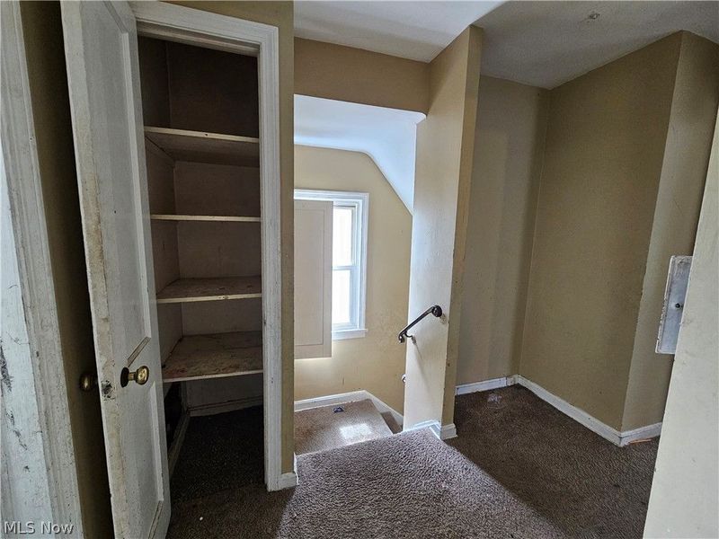 931 Yellowstone Road, Cleveland, OH 44121 Photo 13
