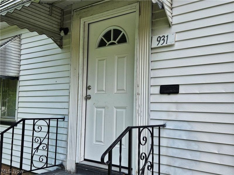 931 Yellowstone Road, Cleveland, OH 44121 Photo 3