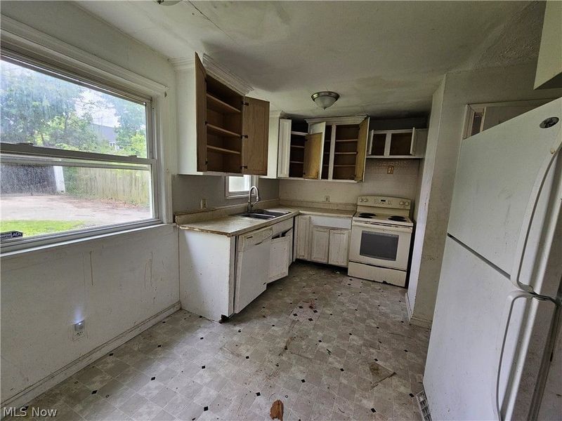 931 Yellowstone Road, Cleveland, OH 44121 Photo 33