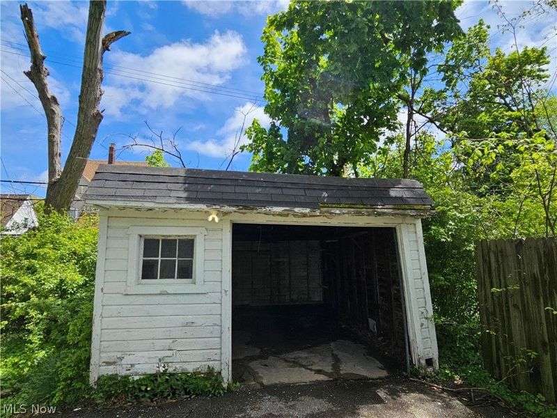 931 Yellowstone Road, Cleveland, OH 44121 Photo 5