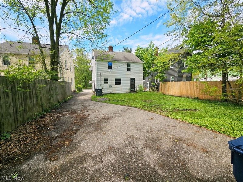 931 Yellowstone Road, Cleveland, OH 44121 Photo 7