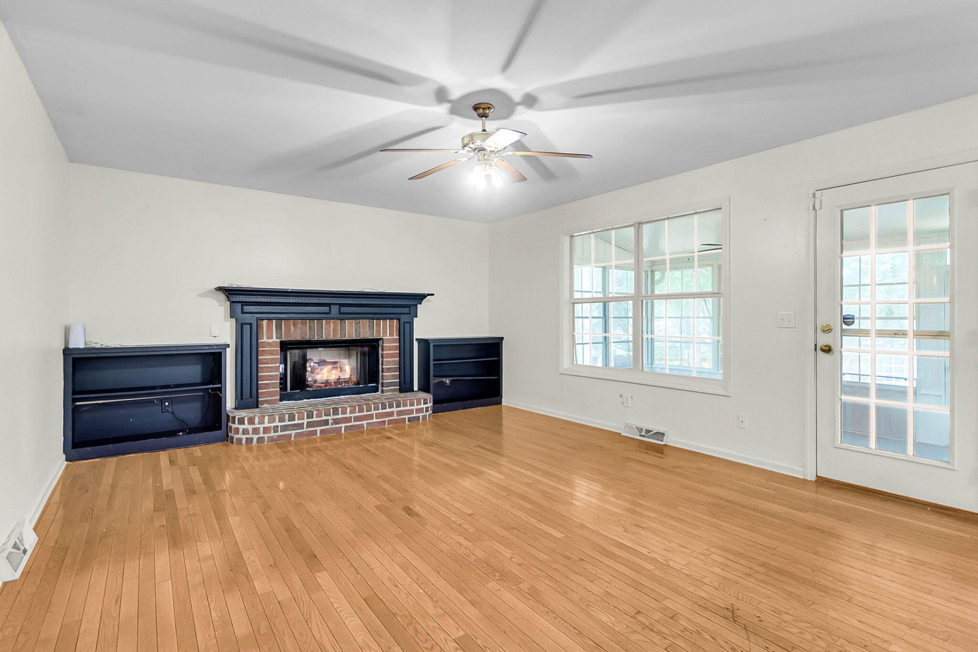 109 Hulton Lane Photo 20