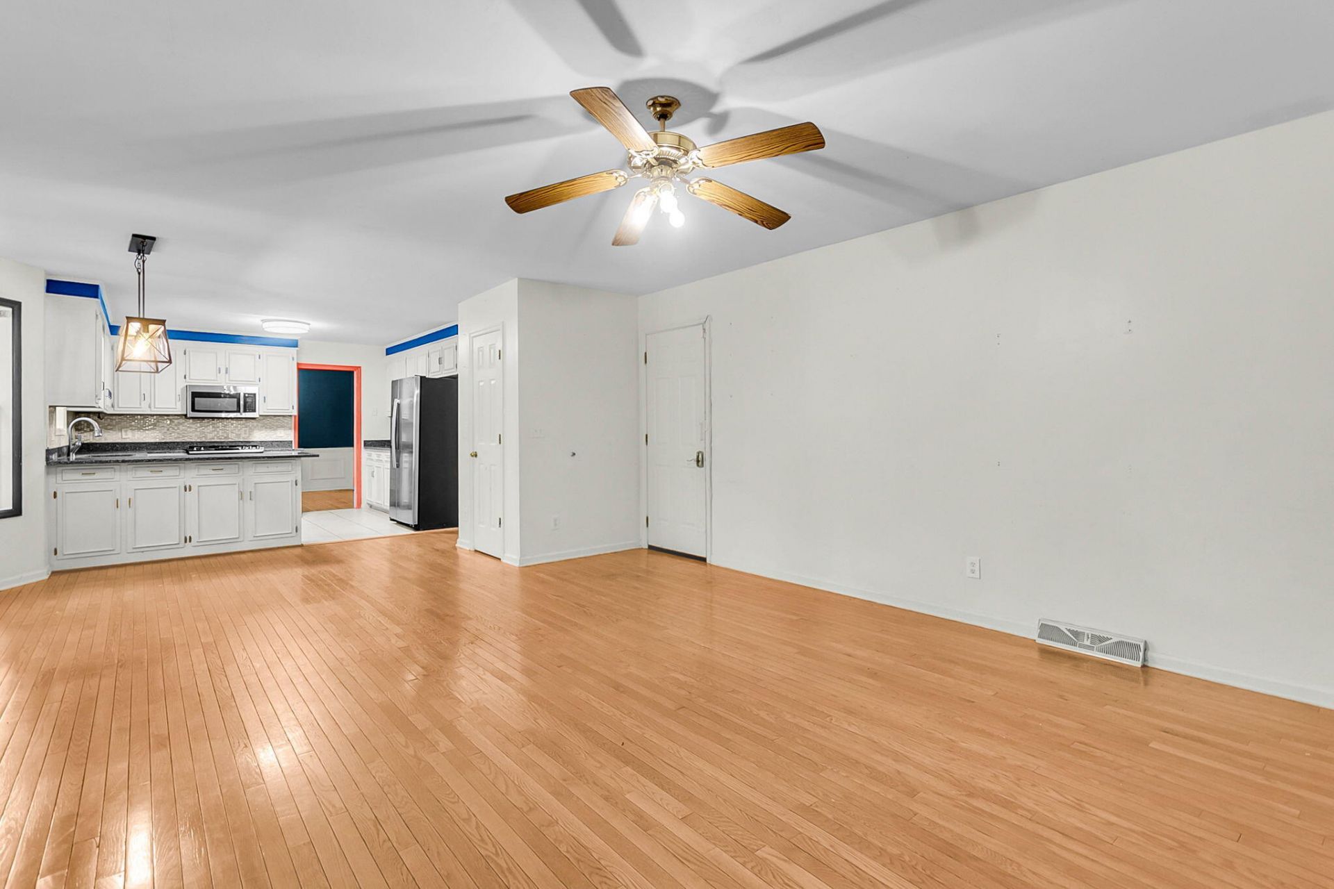 109 Hulton Lane Photo 23