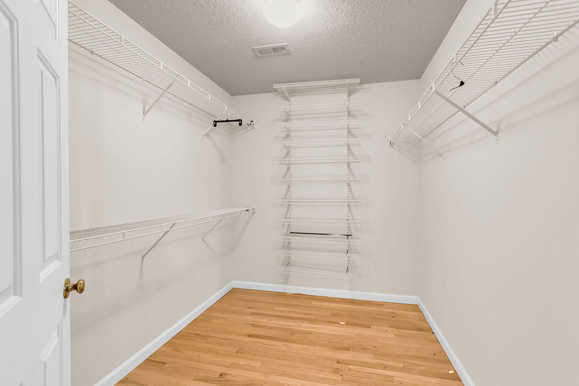109 Hulton Lane Photo 37