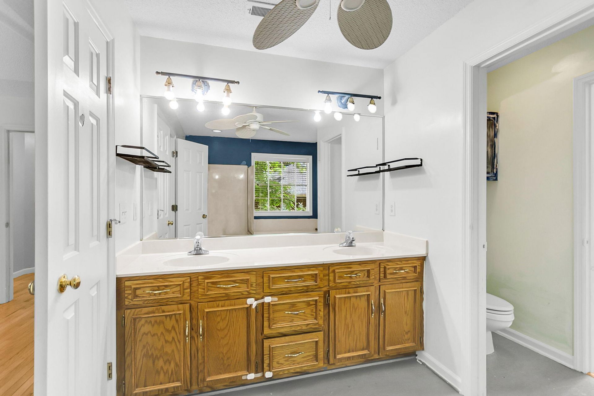 109 Hulton Lane Photo 38