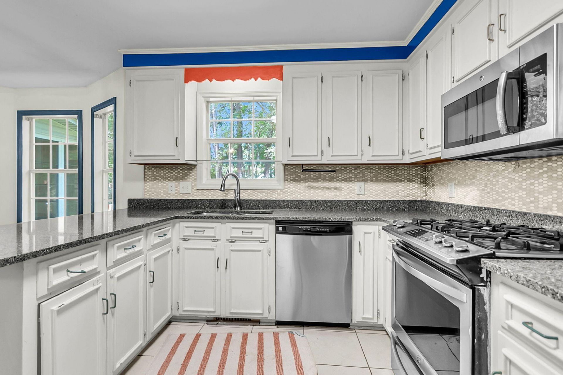 109 Hulton Lane Photo 4