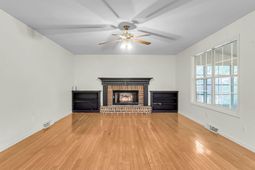 109 Hulton Lane photo 4