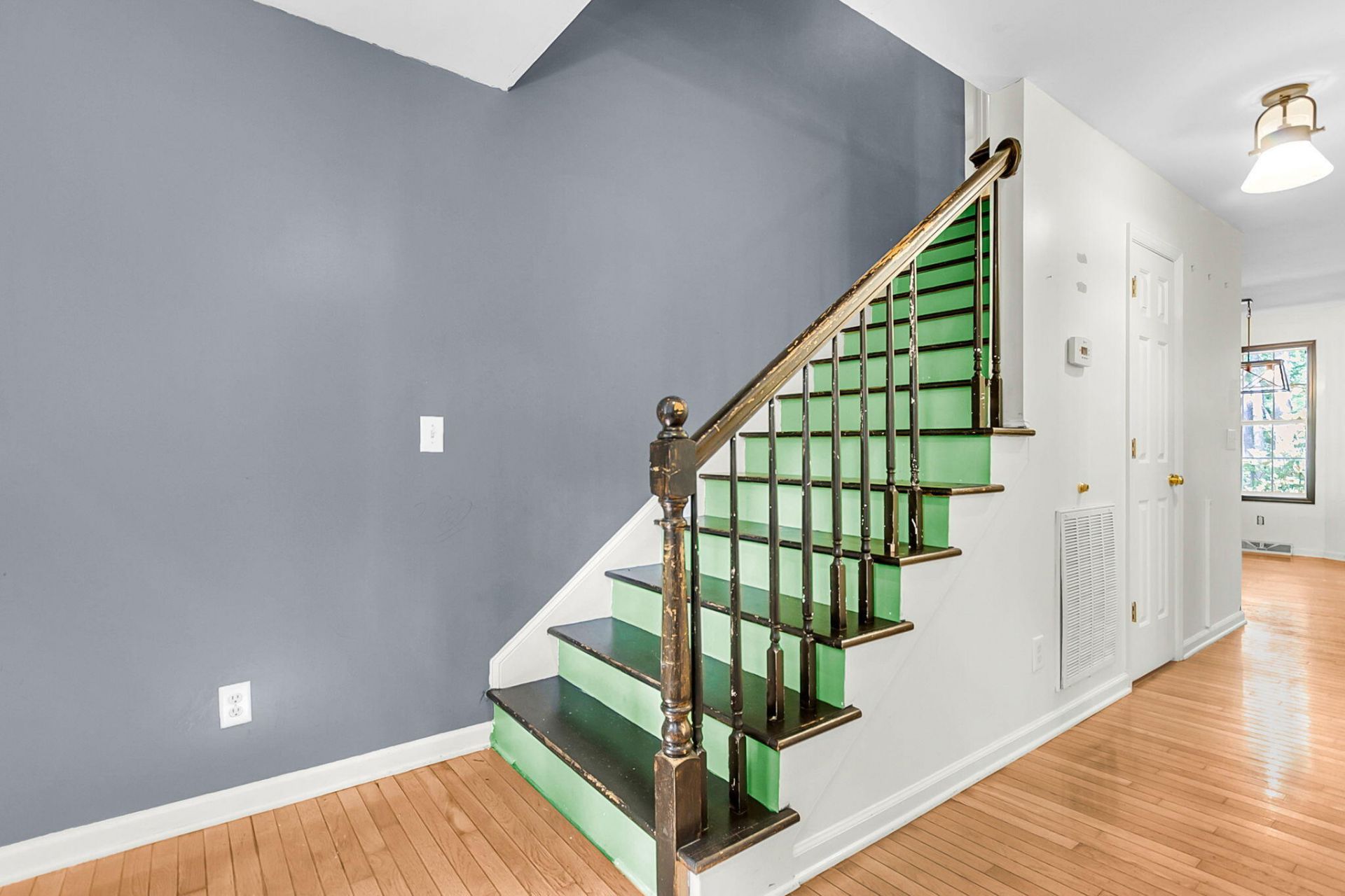 109 Hulton Lane Photo 8