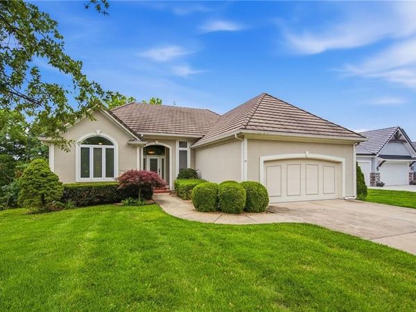113 Teton Ridge Street, Lake Winnebago, MO 64034