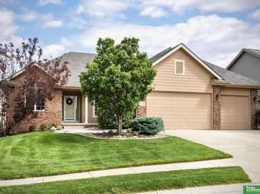 17010 Burdette Street , Omaha, NE 68116