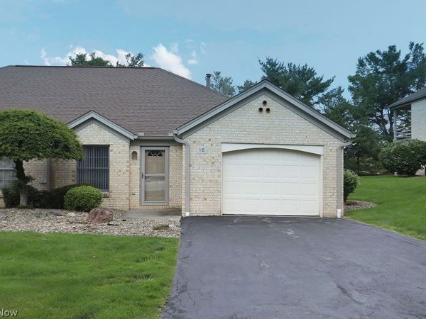 810 Southwestern Run, Unit 15, Poland, OH 44514