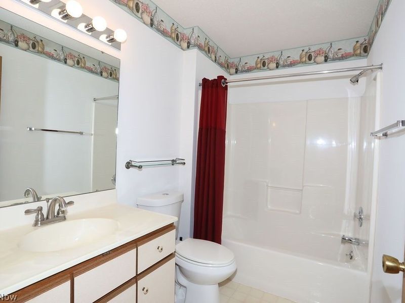 810 Southwestern Run, Unit 15, Poland, OH 44514 Photo 11