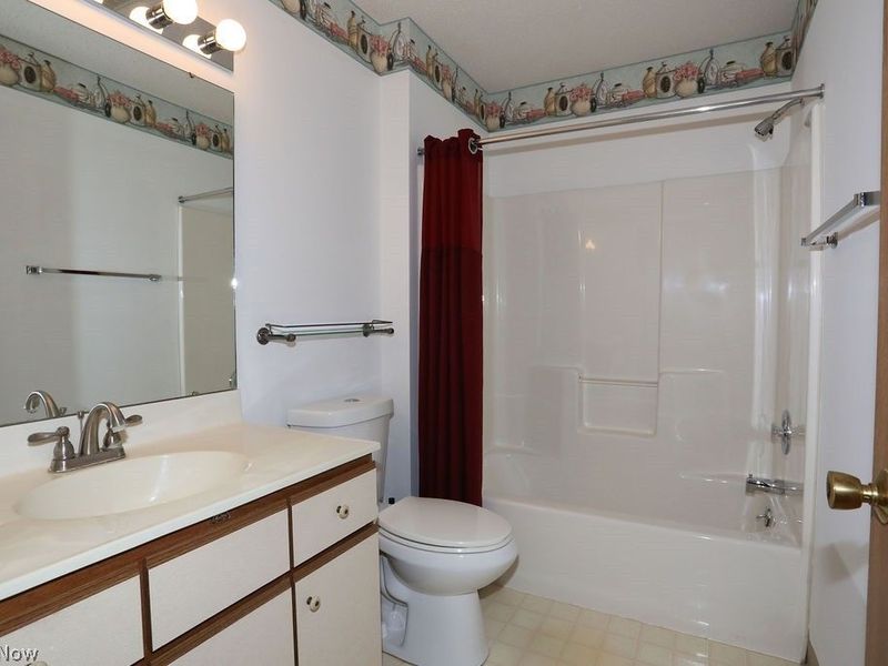 810 Southwestern Run, Unit 15, Poland, OH 44514 Photo 12