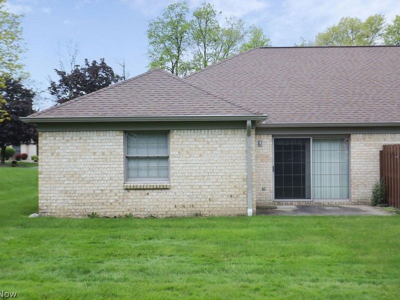 810 Southwestern Run, Unit 15, Poland, OH 44514 Photo 2