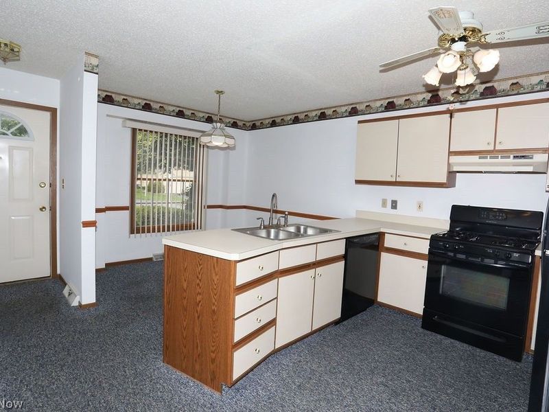 810 Southwestern Run, Unit 15, Poland, OH 44514 Photo 4