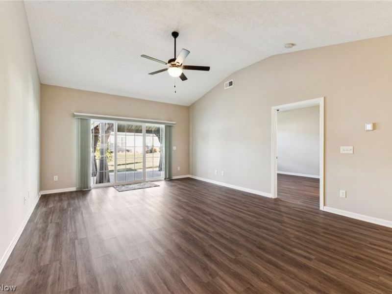 215 Silver Spring Circle , Elyria, OH 44035 Photo 10