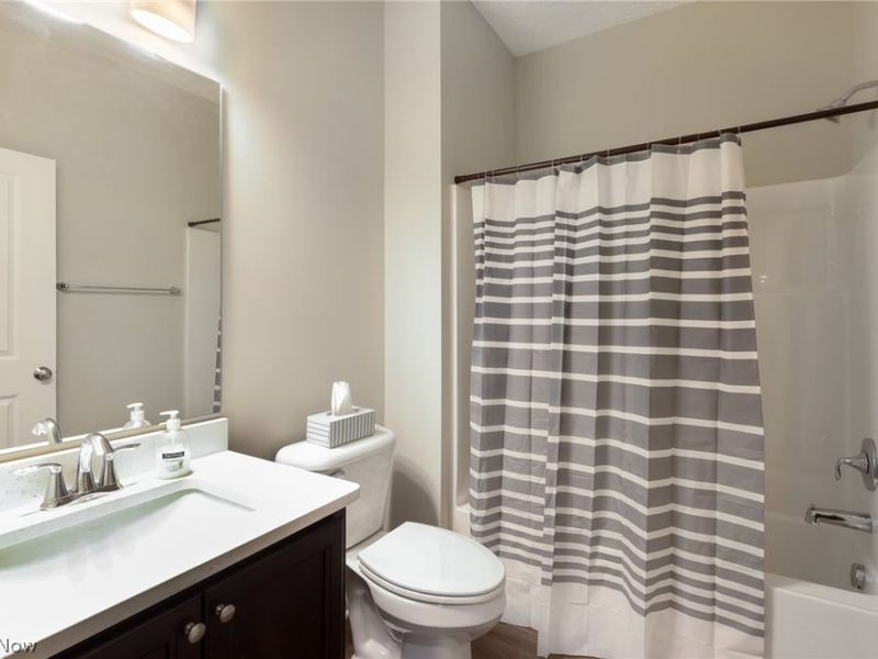 215 Silver Spring Circle , Elyria, OH 44035 Photo 19