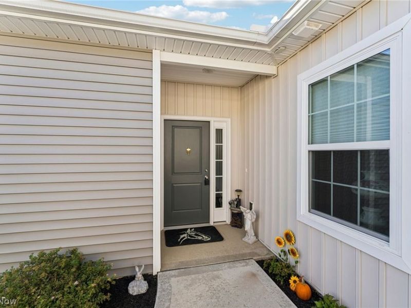 215 Silver Spring Circle , Elyria, OH 44035 Photo 3
