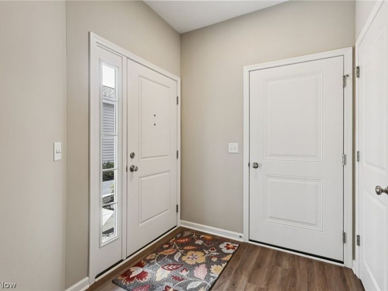 215 Silver Spring Circle , Elyria, OH 44035 Photo 4