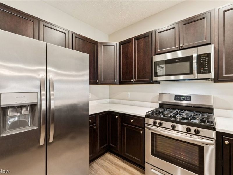 215 Silver Spring Circle , Elyria, OH 44035 Photo 7