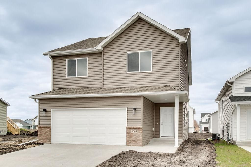 6826 Selkirk Drive S, Fargo, ND 58104 Main Photo