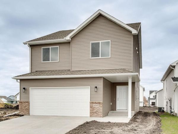 6826 Selkirk Drive S, Fargo, ND 58104