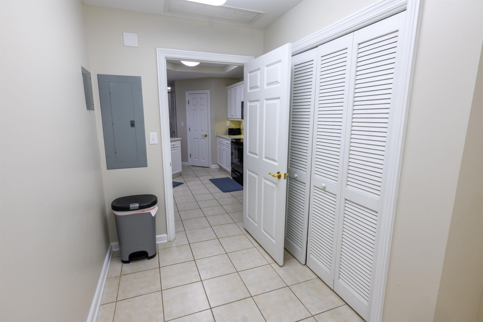 8500 Margate Circle Photo 15
