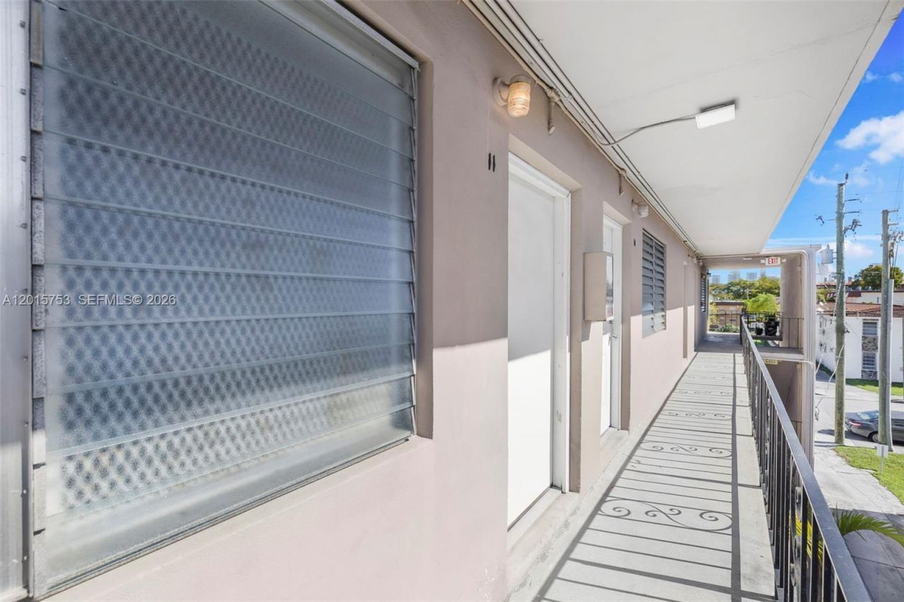 126 SW 18th Ave , Unit 11, Miami, FL 33135 Photo