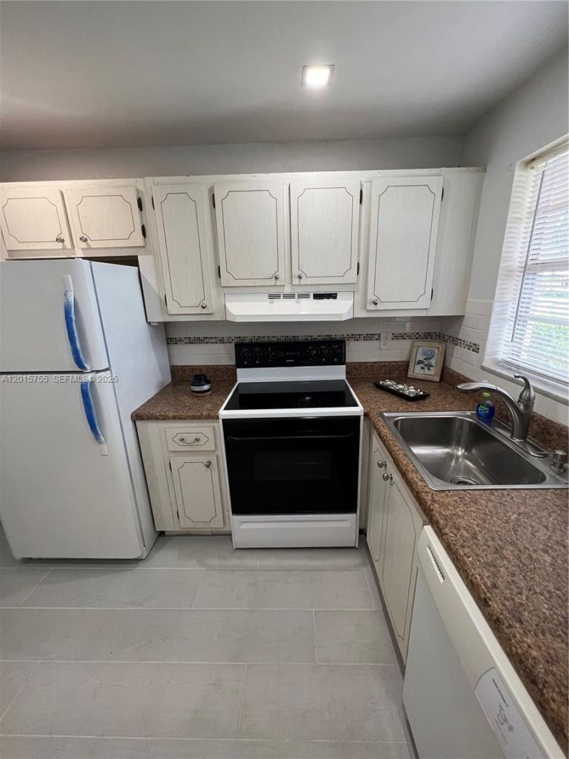 501 Blue Heron Dr, Unit 112-A, Hallandale Beach, FL 33009 Photo