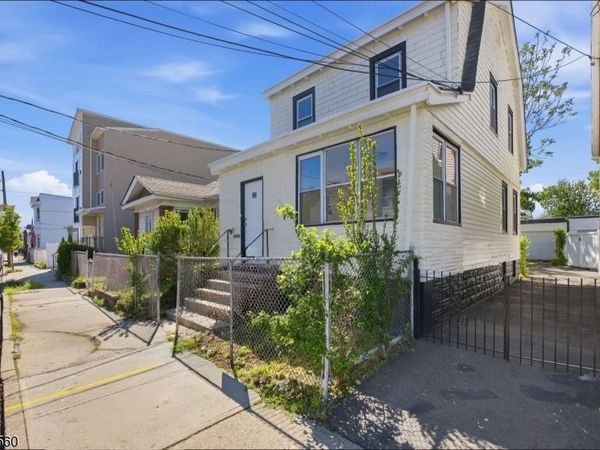 91 Willoughby St, Newark, NJ 07112