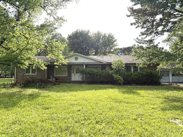 3917 Country Club Road , Carbondale, IL 62901