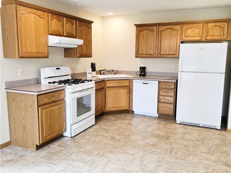 15672 Roxboro Drive , Middleburg Heights, OH 44130 Photo 2