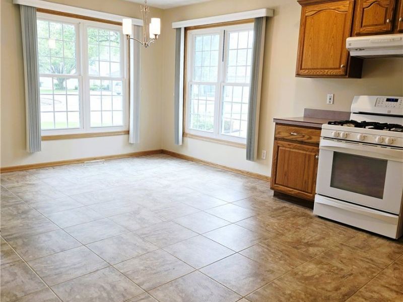 15672 Roxboro Drive , Middleburg Heights, OH 44130 Photo 3