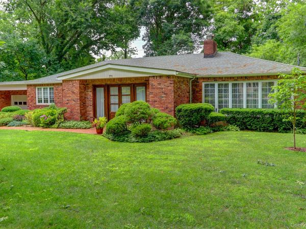 71 Knollwood Road , Roslyn, NY 11576