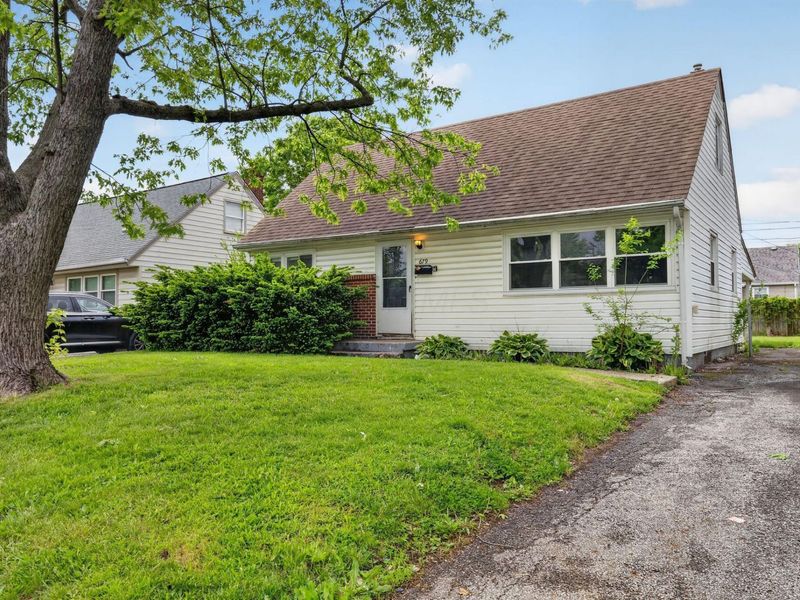 679 Savannah Drive , Columbus, OH 43228 Photo 3