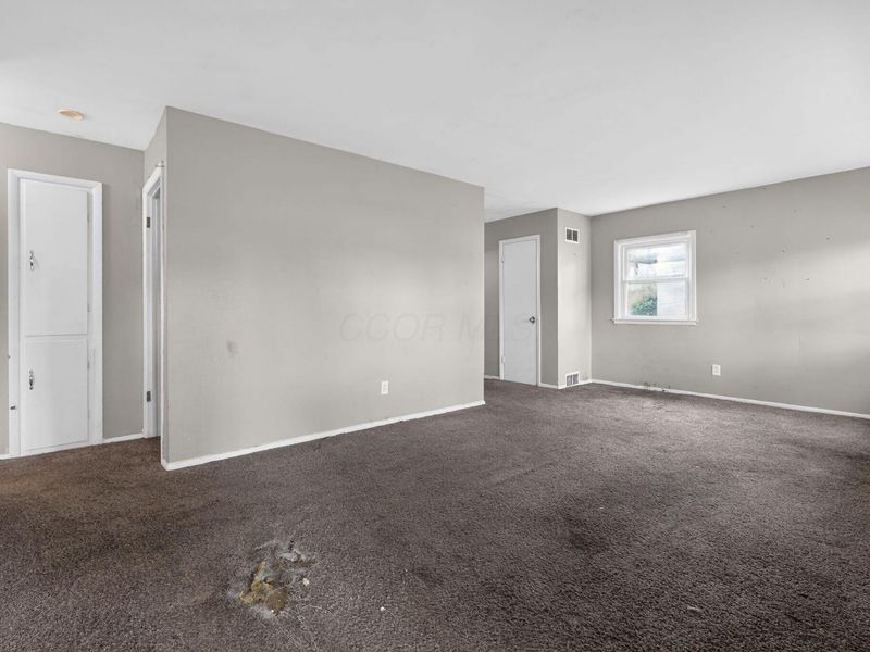 679 Savannah Drive , Columbus, OH 43228 Photo 8