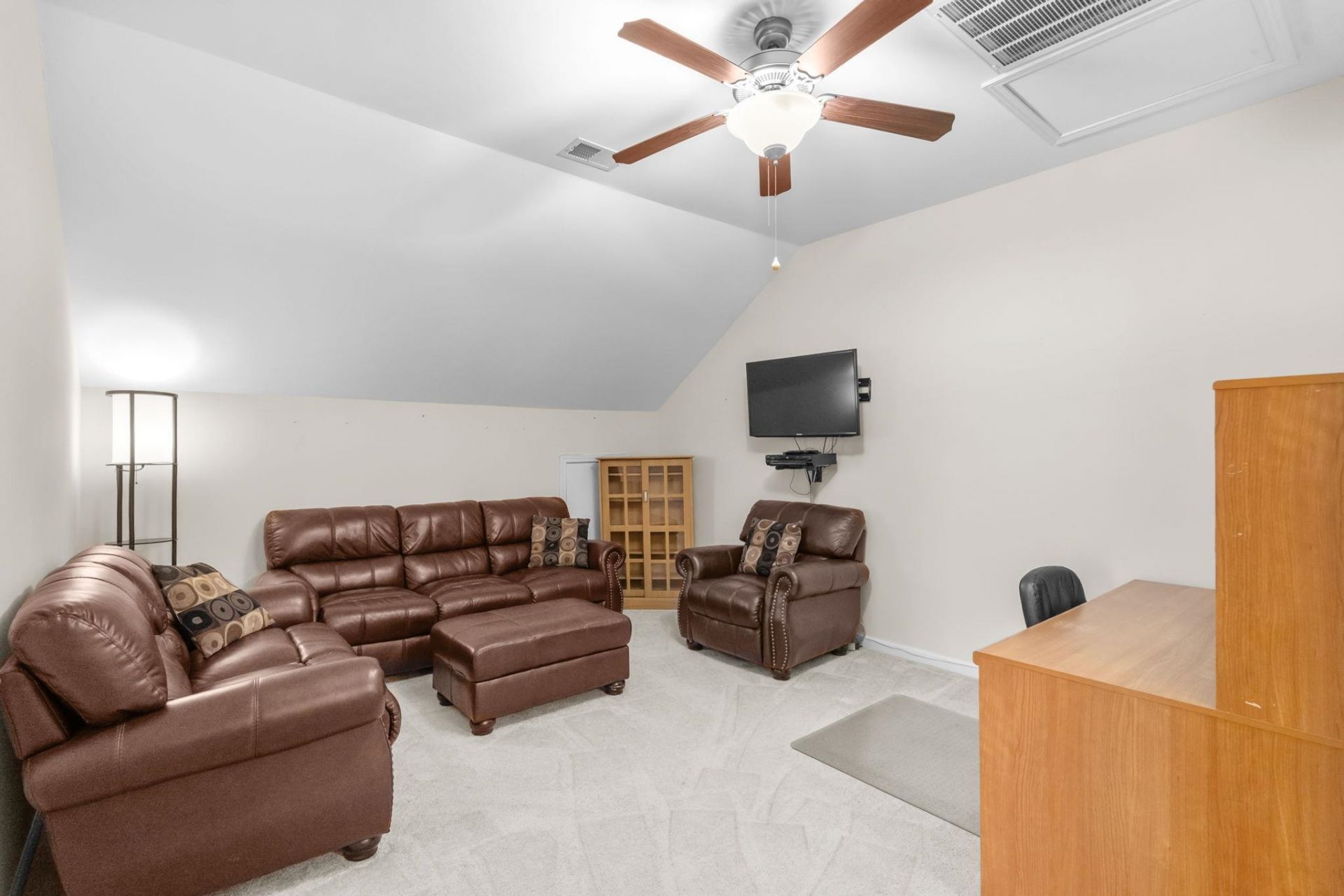 710 Pickering Dr. Photo 36