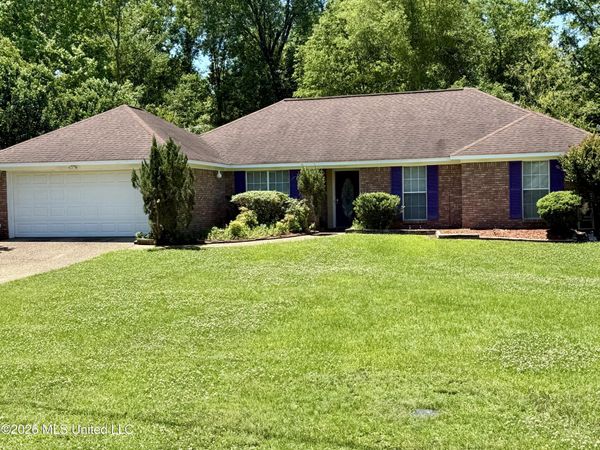 367 Siwell Meadows Drive, Byram, MS 39272