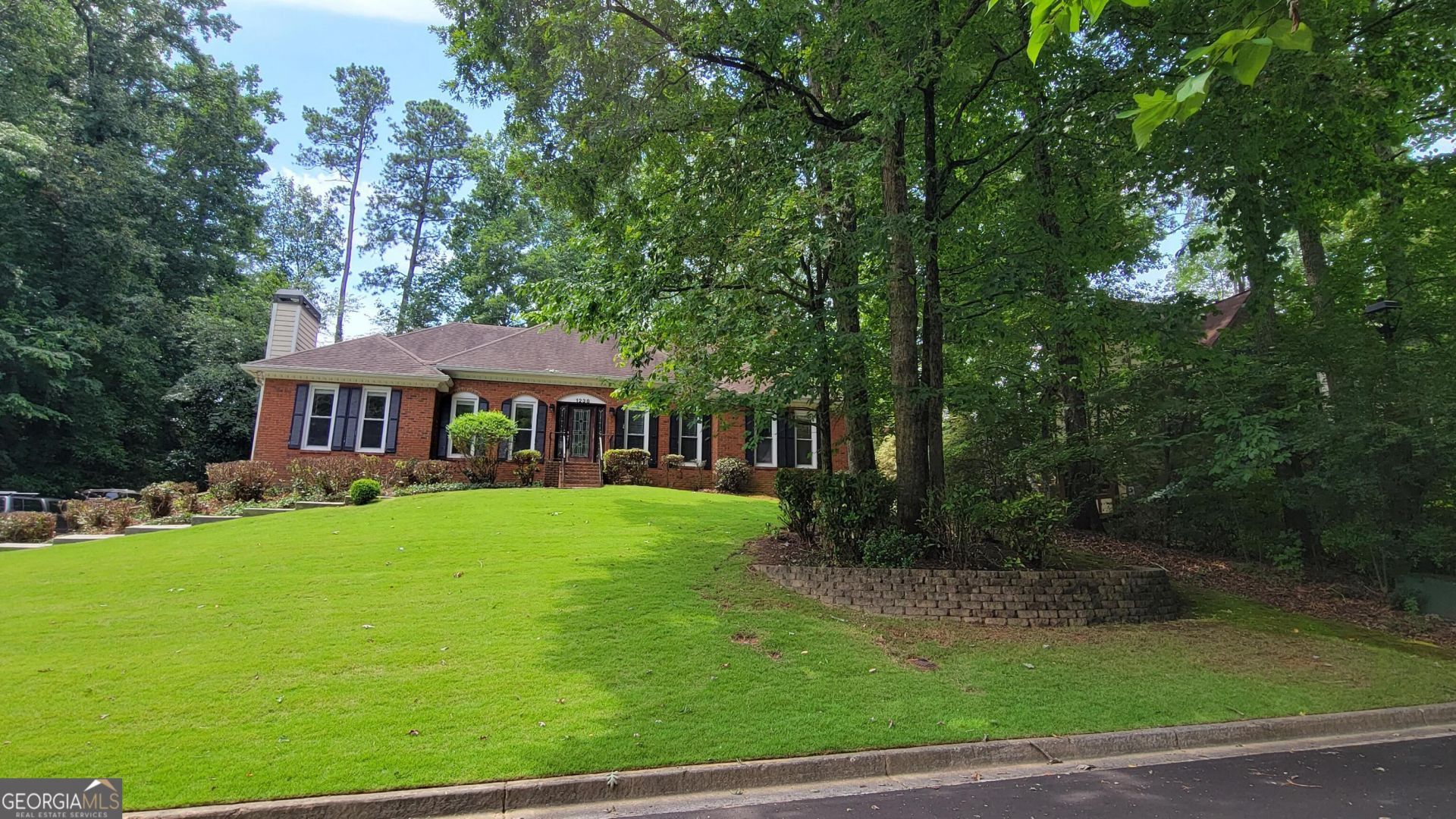 1238 Dunbrooke Lane, Dunwoody, GA 30338 Main Photo